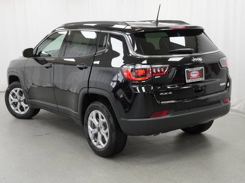 New 2026 Jeep Compass Latitude image 13