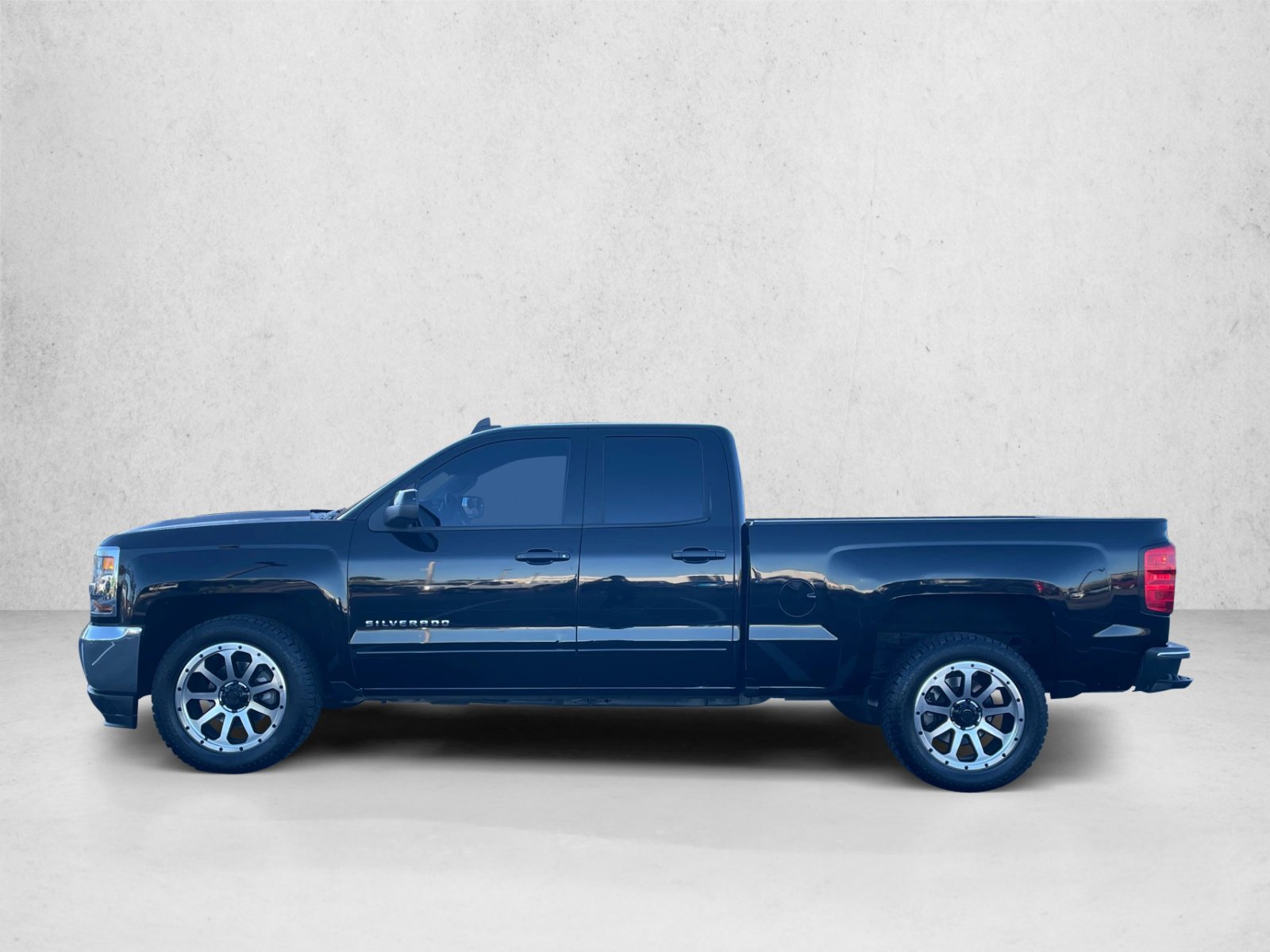 Used 2018 Chevrolet Silverado 1500 LT w/ All Star Edition RWD image 8