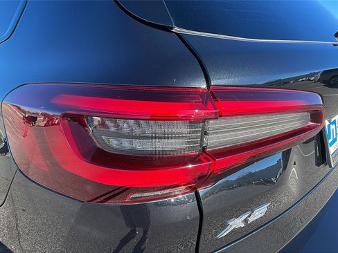 Used 2022 BMW X5 xDrive45e w/ M Sport Package image 11