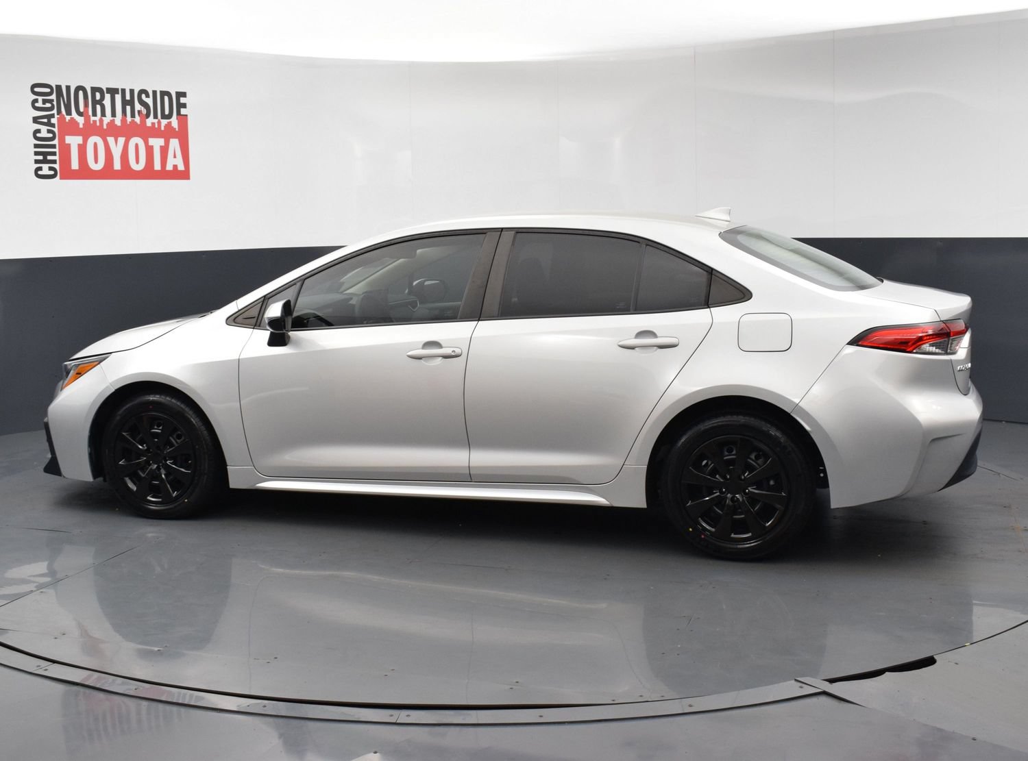 Used 2023 Toyota Corolla LE FWD image 2