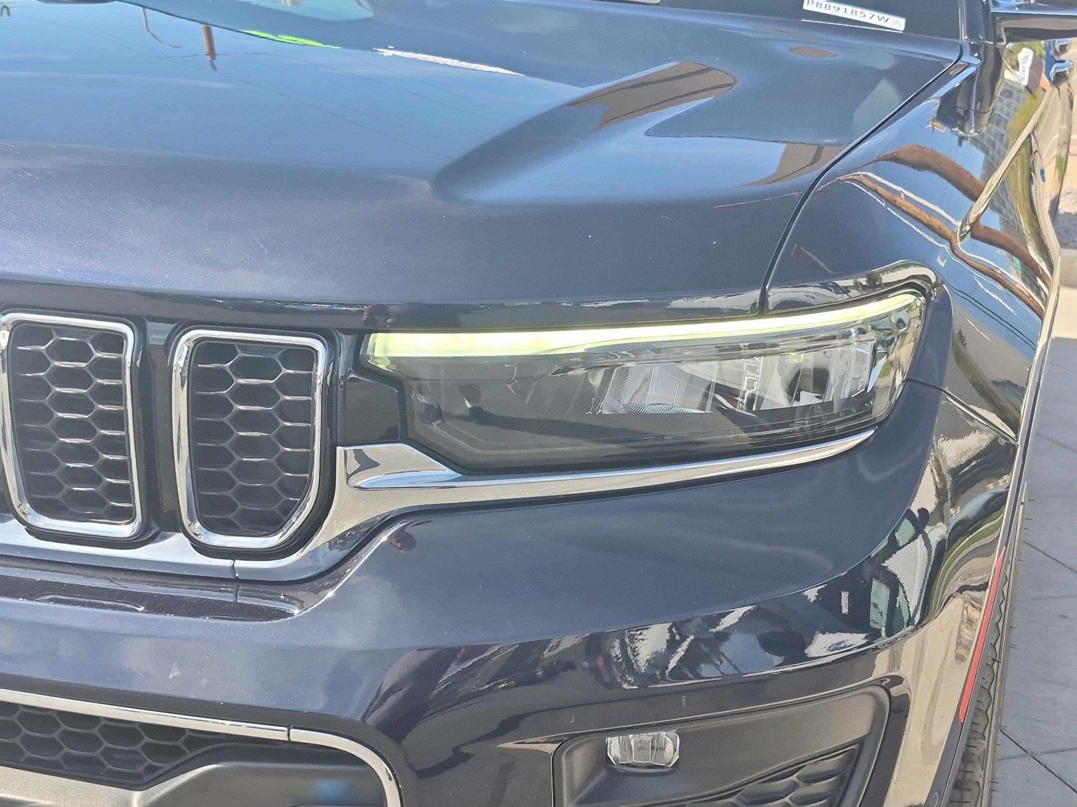 Used 2023 Jeep Grand Cherokee Overland w/ Luxury Tech Group IV AWD/4WD image 12