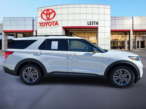 Used 2022 Ford Explorer XLT w/ Equipment Group 202A image 4