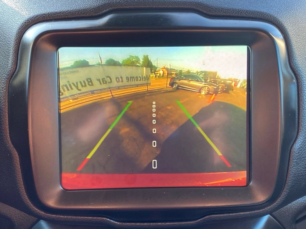 Used 2023 Jeep Renegade Latitude AWD/4WD image 28