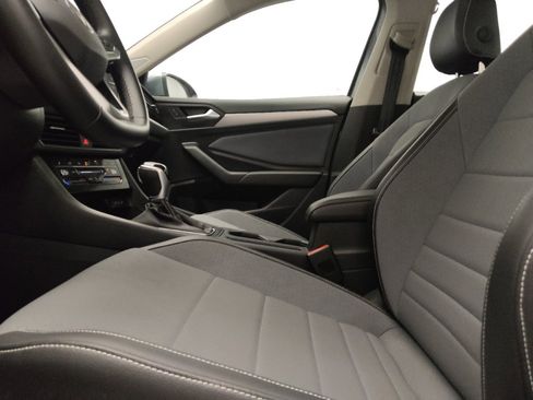 Used 2025 Volkswagen Jetta SE FWD image 17