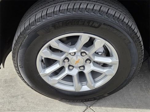 Certified 2024 Chevrolet Suburban LS w/ Driver Alert Package image 9