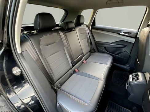 Used 2022 Volkswagen Taos SE image 13