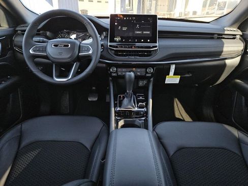 New 2026 Jeep Compass Latitude image 9