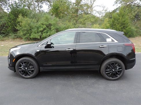 New 2026 Cadillac XT5 Luxury w/ LPO, ONYX Package image 8