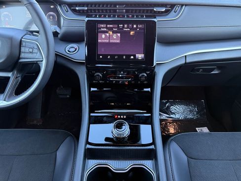 New 2025 Jeep Grand Cherokee Altitude image 11