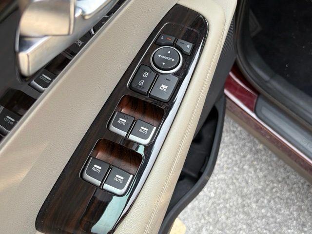 Used 2020 Kia Sorento S FWD image 13
