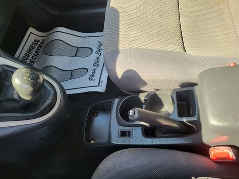 Used 2006 Toyota Matrix XR image 12