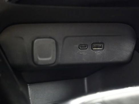 Used 2025 Chevrolet Trax LT w/ LT Convenience Package FWD image 23
