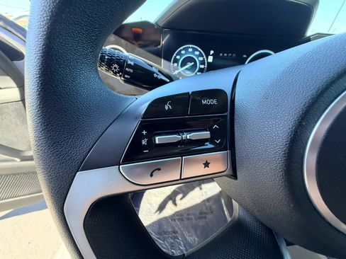 Used 2024 Hyundai Elantra SEL FWD image 13