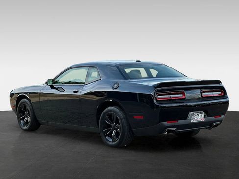 Used 2017 Dodge Challenger SXT RWD image 5