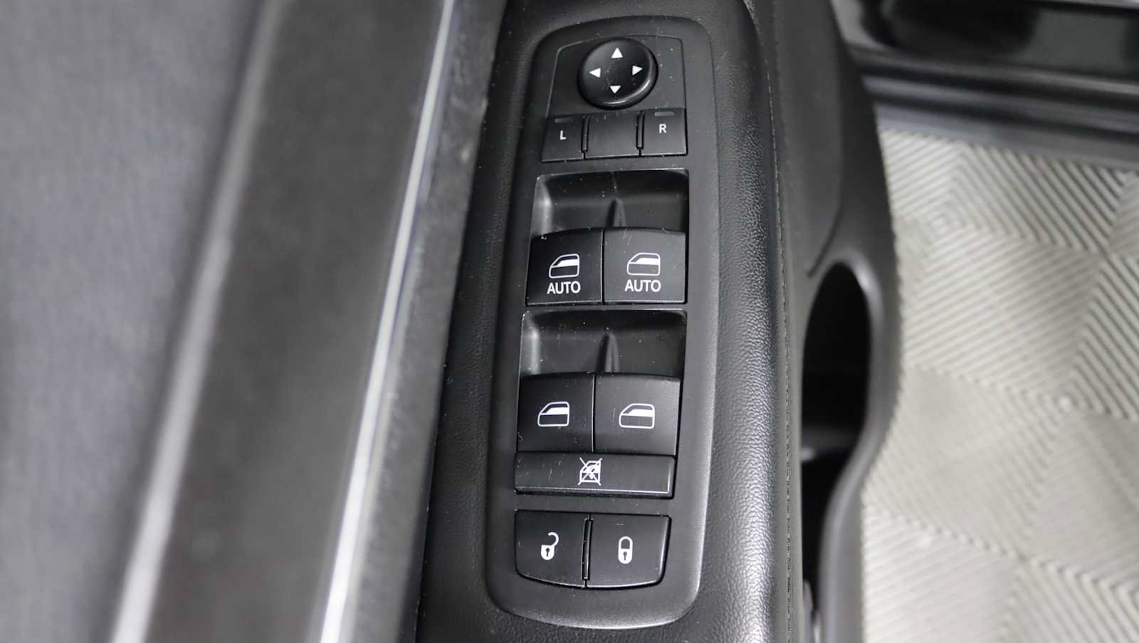 Used 2018 Jeep Grand Cherokee Limited AWD/4WD image 17