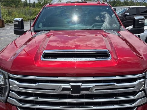 Used 2024 Chevrolet Silverado 3500 High Country w/ Technology Package AWD/4WD image 3