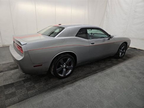 Used 2013 Dodge Challenger SXT RWD image 6