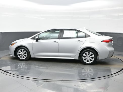 Used 2024 Toyota Corolla LE image 3