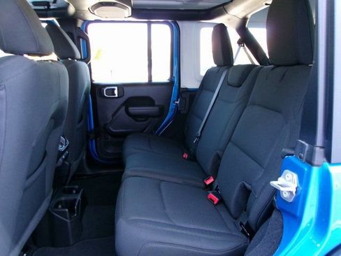 Used 2022 Jeep Wrangler Unlimited Sport image 17