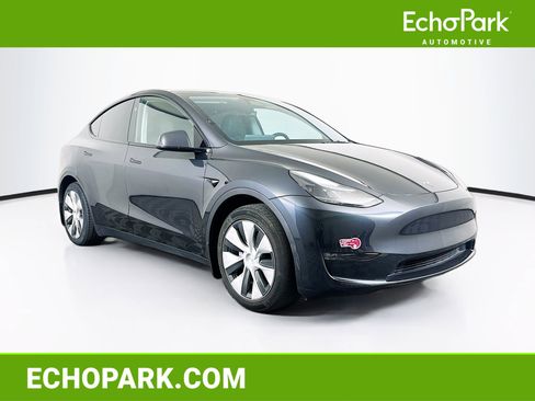 Used 2024 Tesla Model Y Long Range AWD/4WD image 1