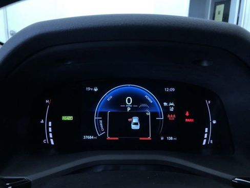 Used 2025 Toyota Camry LE image 31