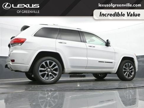 Used 2017 Jeep Grand Cherokee Overland w/ Jeep Active Safety Group AWD/4WD image 37