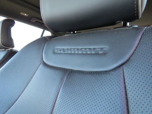 Used 2022 Jeep Grand Cherokee Summit w/ Luxury Tech Group V AWD/4WD image 16