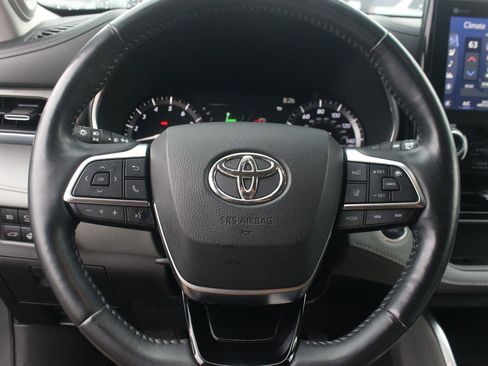 Used 2021 Toyota Highlander Limited AWD/4WD image 19