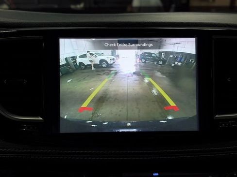 Used 2025 Chrysler Pacifica Limited FWD image 47