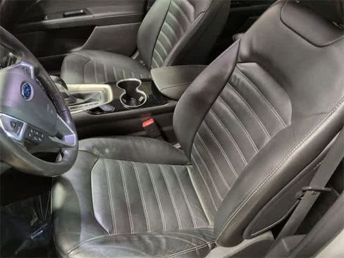 Used 2016 Ford Fusion SE w/ Equipment Group 202A image 16