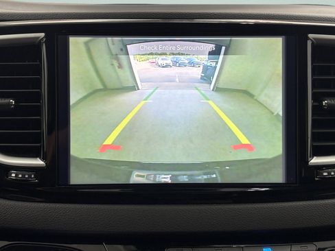 Used 2024 Chrysler Pacifica Touring-L FWD image 17