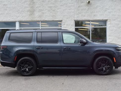 Used 2024 Jeep Wagoneer Series II AWD/4WD image 3