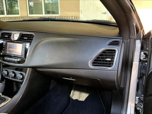 Used 2013 Chrysler 200 Limited image 15