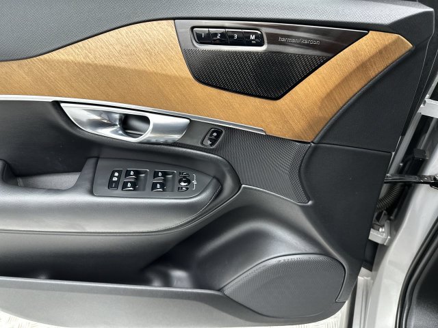 Certified 2025 Volvo XC90 T8 Plus w/ Protection Package Premier AWD/4WD image 13