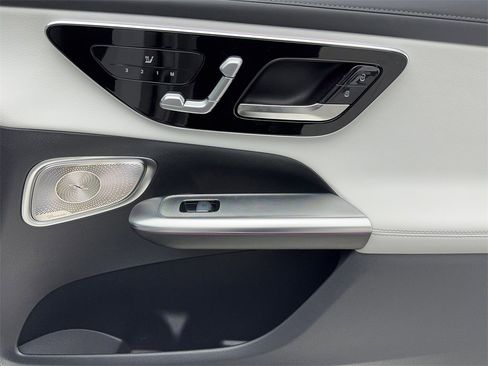 Used 2025 Mercedes-Benz GLC 300 4MATIC image 51