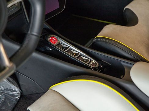 Used 2023 McLaren Artura image 15