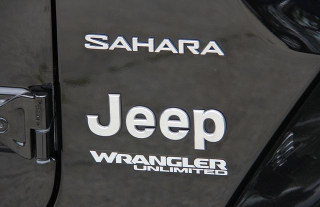 Used 2018 Jeep Wrangler Unlimited Sahara AWD/4WD image 13