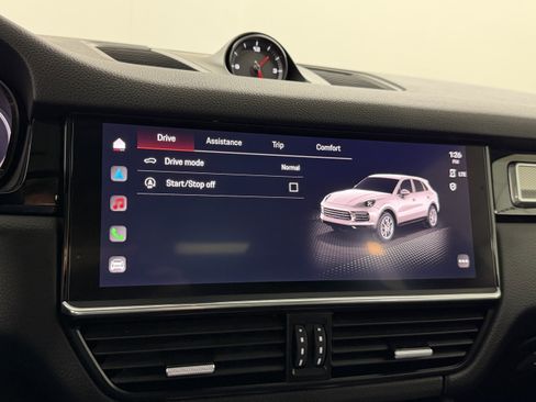 Certified 2023 Porsche Cayenne Platinum Edition image 46