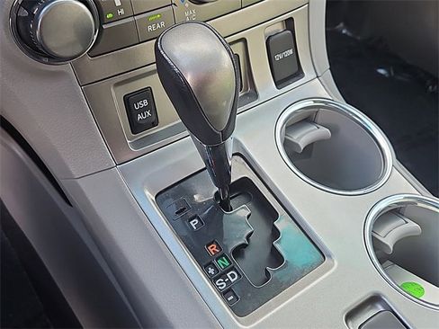 Used 2012 Toyota Highlander SE image 24