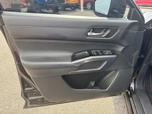 Used 2023 Nissan Pathfinder SL w/ SL Premium Package AWD/4WD image 29