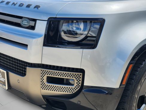 Used 2021 Land Rover Defender 110 X-Dynamic SE AWD/4WD image 30