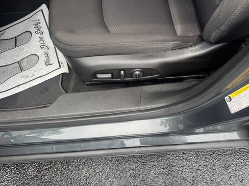 Used 2018 Chevrolet Malibu Hybrid FWD image 16