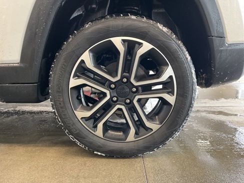 Used 2023 Jeep Compass Limited image 9