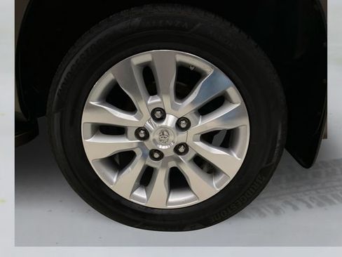 Used 2014 Toyota Sequoia Platinum image 18