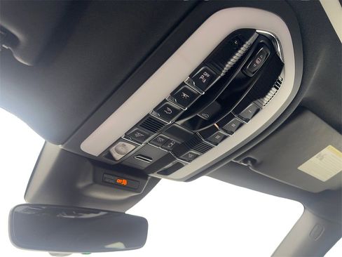 Used 2023 Porsche Macan image 71