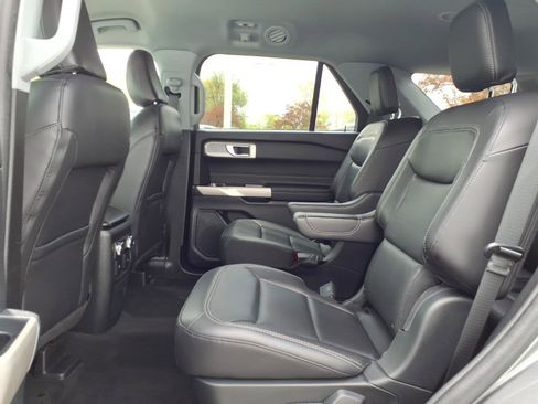 Certified 2023 Ford Explorer XLT w/ Equipment Group 202A AWD/4WD image 9