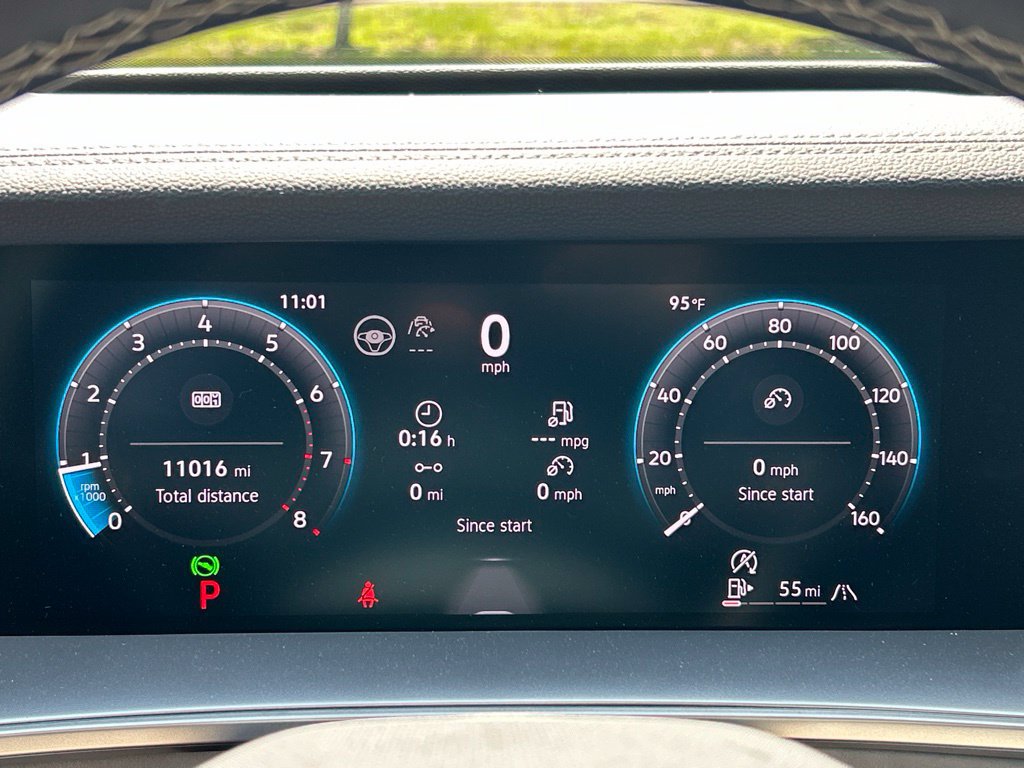 Certified 2025 Volkswagen Tiguan SE w/ Panoramic Sunroof Package AWD/4WD image 26