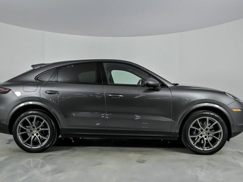 Used 2022 Porsche Cayenne Coupe image 14