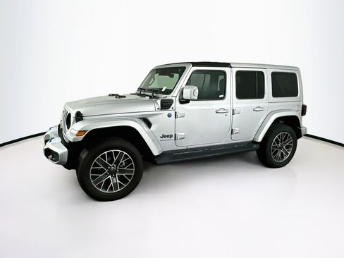 Used 2023 Jeep Wrangler Unlimited Sahara AWD/4WD image 4