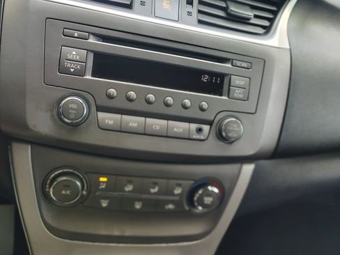 Used 2013 Nissan Sentra SV image 9